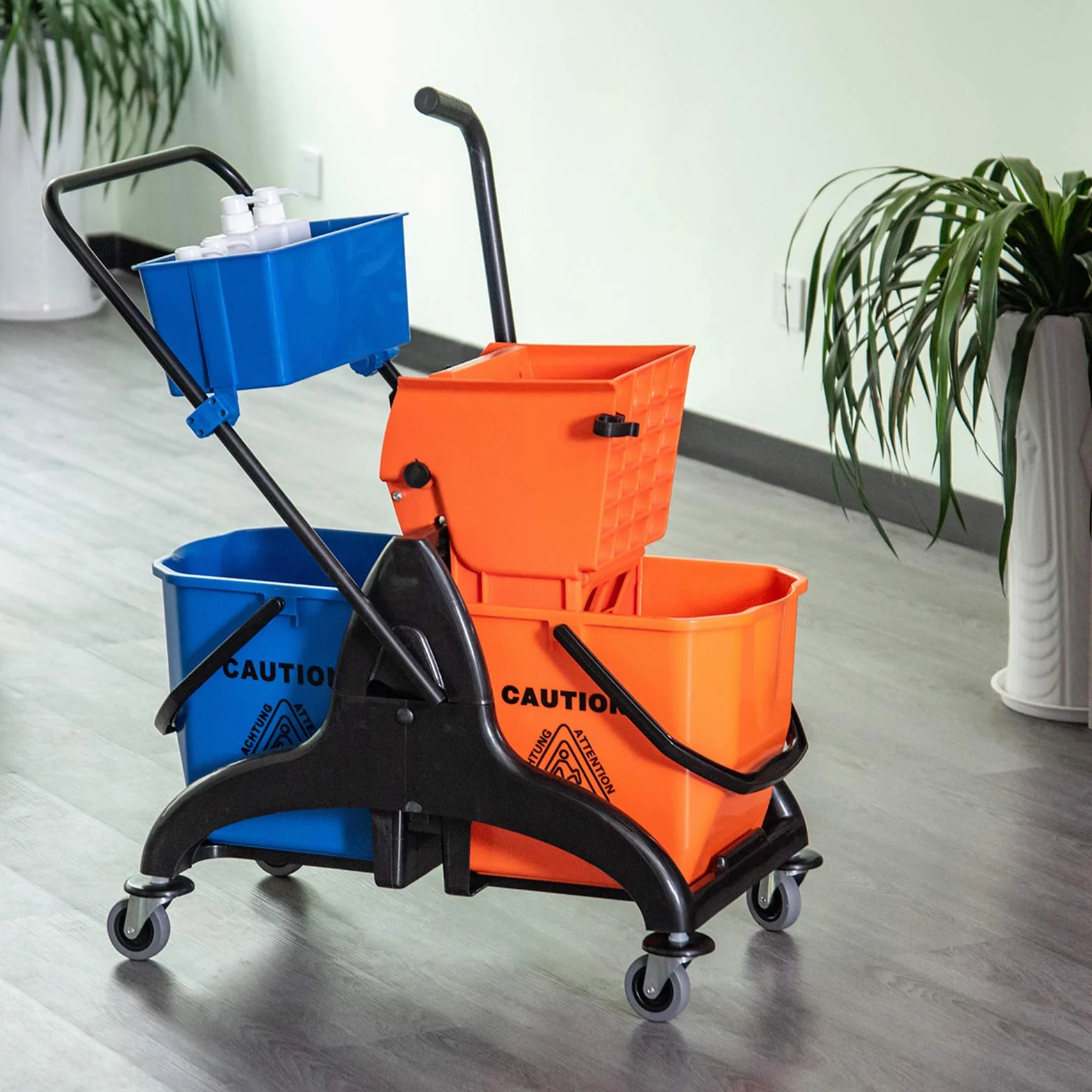 HOMCOM Chariot de ménage Chariot de Lavage Professionnel essoreuse latérale Seau 26 L + Panier de rangements 78 x 45 x 95 cm métal et Plastique Orange