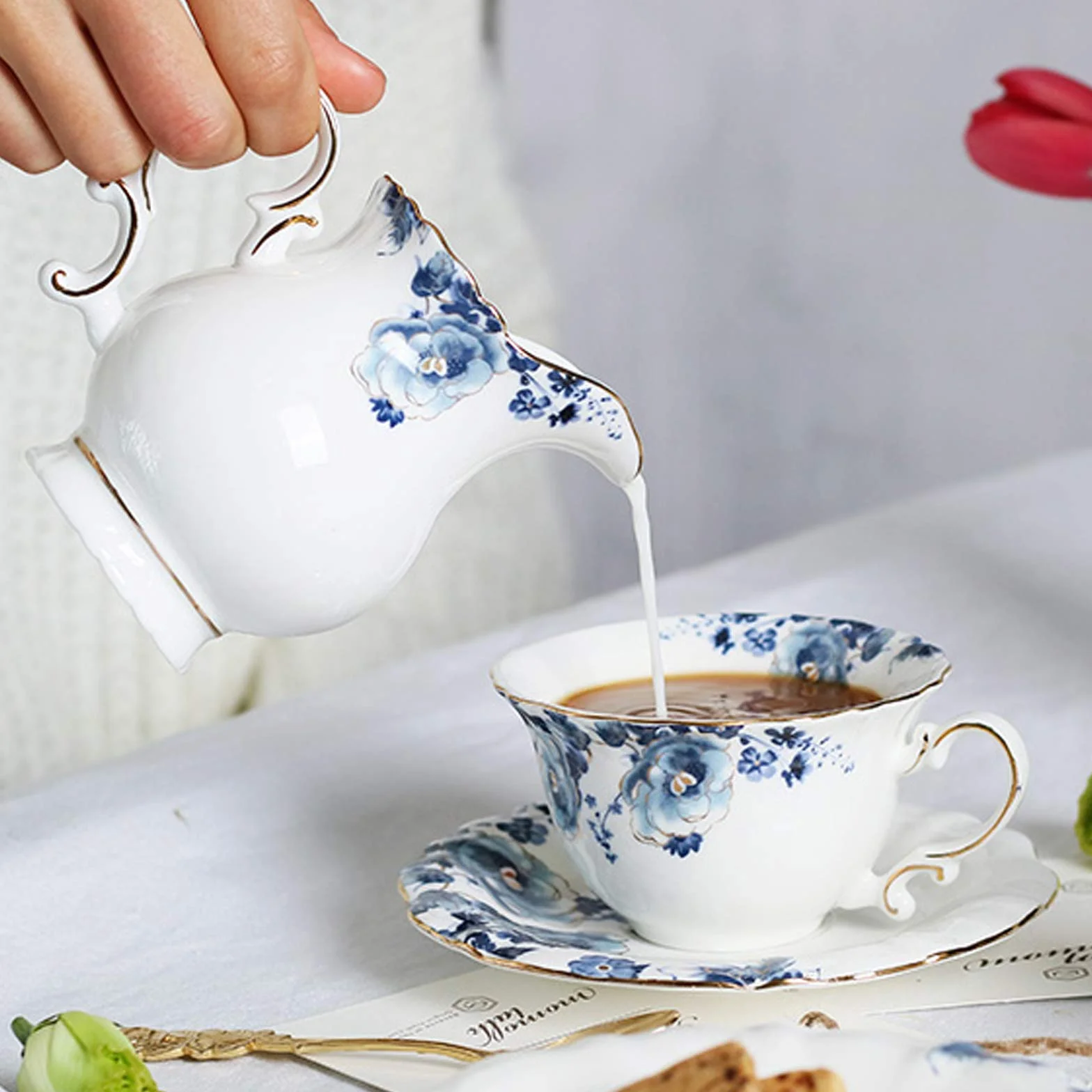 fanquare 15 Pièces Services à Thé en Porcelaine Fleurs Bleues,Ensemble de Café en Céramique Vintage,Service de Table de Mariage pour Adultes