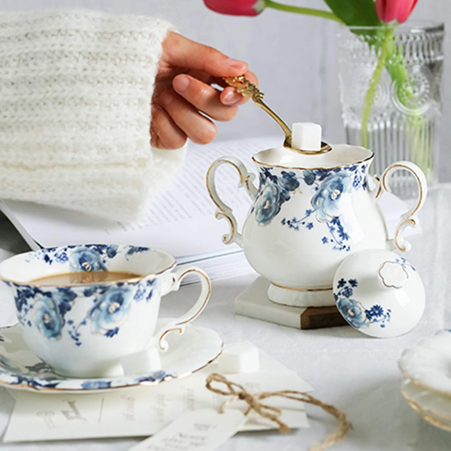 fanquare 15 Pièces Services à Thé en Porcelaine Fleurs Bleues,Ensemble de Café en Céramique Vintage,Service de Table de Mariage pour Adultes