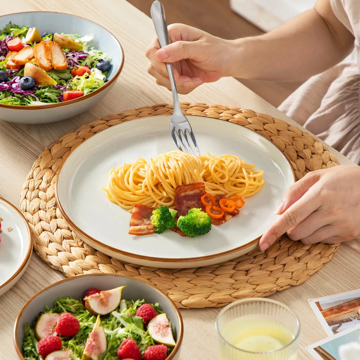 vancasso RENO Assittes Service de table en faïence pour 6 personnes, 24 pièces, Grès - Assiettes Plates, Dessert, Bols - Adapté au Micro, 3 Couleurs Bleu/Gris/Beige, 2 de chaque